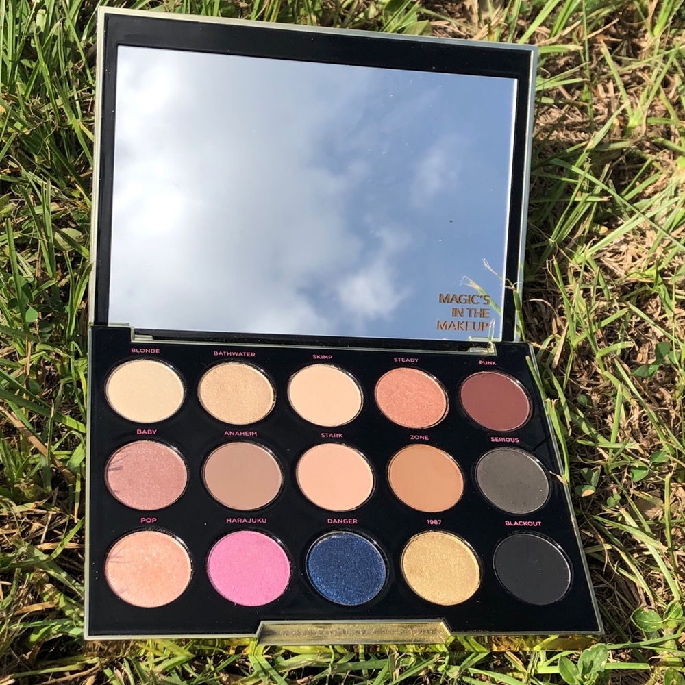 Gwen Stefani eyeshadow palette (Urban Decay)